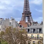 Vue Imprenable Sur La Tour Eiffel
